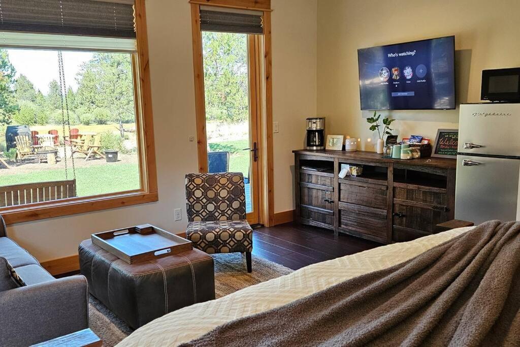 Beautiful Riverfront Near Mt Bachelor With Hot Tub Бенд Екстериор снимка