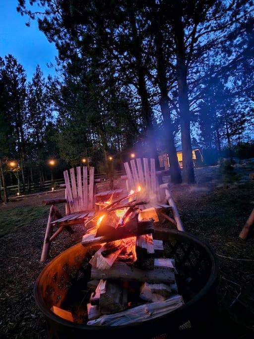 Beautiful Riverfront Near Mt Bachelor With Hot Tub Бенд Екстериор снимка