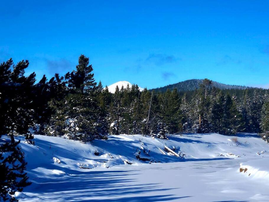 Beautiful Riverfront Near Mt Bachelor With Hot Tub Бенд Екстериор снимка