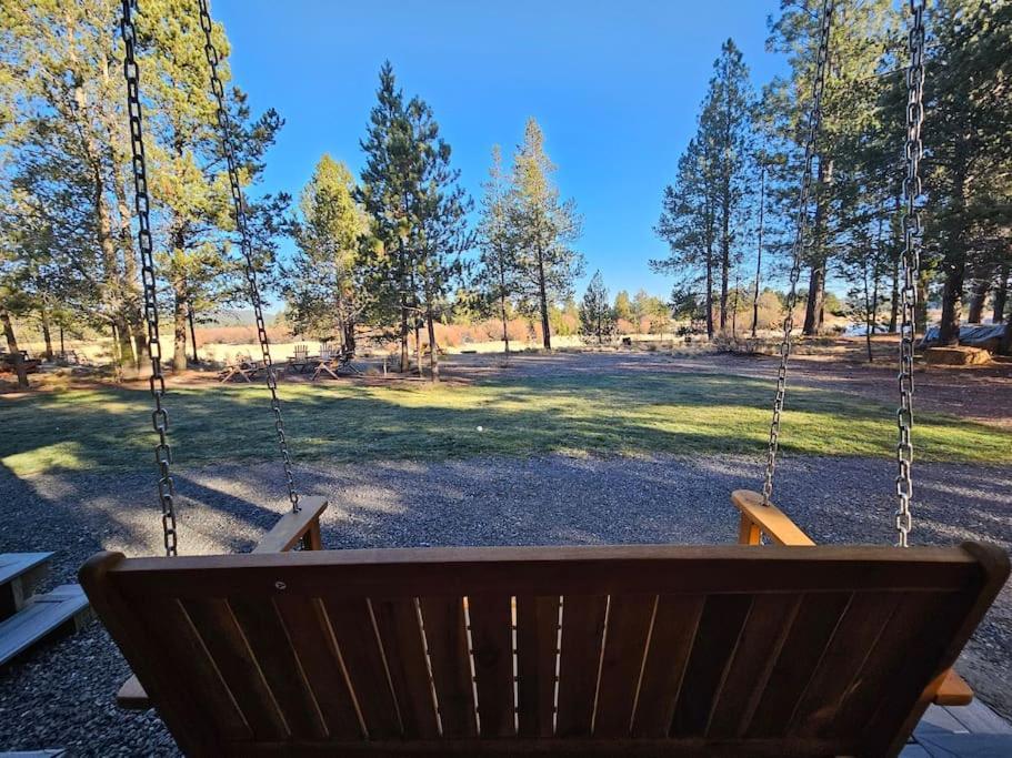 Beautiful Riverfront Near Mt Bachelor With Hot Tub Бенд Екстериор снимка