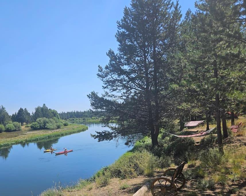 Beautiful Riverfront Near Mt Bachelor With Hot Tub Бенд Екстериор снимка